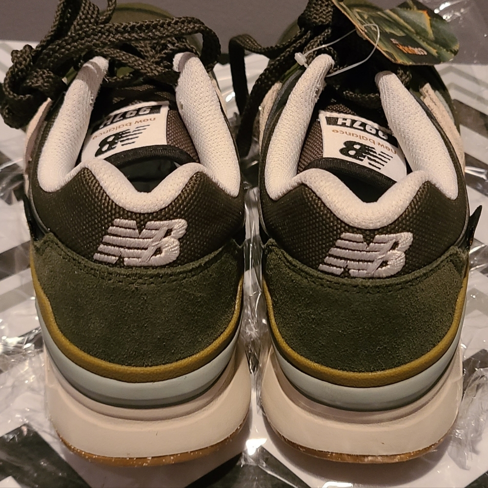 New Balance 997H in the "Covert Green & Raincloud M Sz 7.5 W Sz 9 - Picture 4 of 7